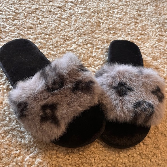 Slippers size 5 - Picture 2 of 2